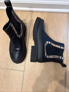 Kids Black Chelsea Boots with Plaid Trim